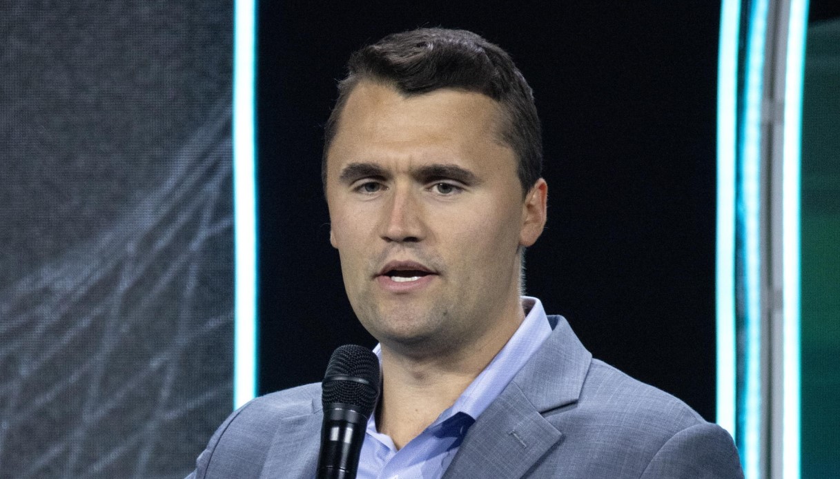 https://wips.plug.it/cips/notizie.virgilio.it/cms/2025/09/charlie-kirk-usa-trump.jpg