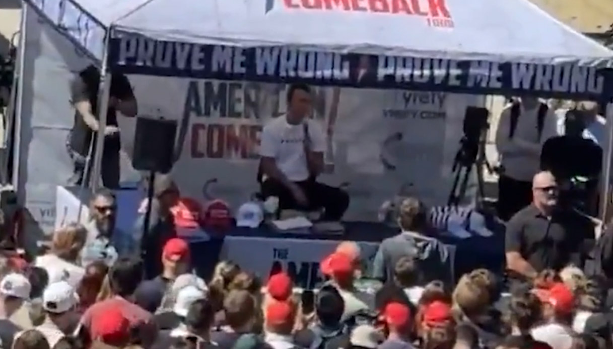 https://wips.plug.it/cips/notizie.virgilio.it/cms/2025/09/charlie-kirk-video-omicidio-utah.jpg