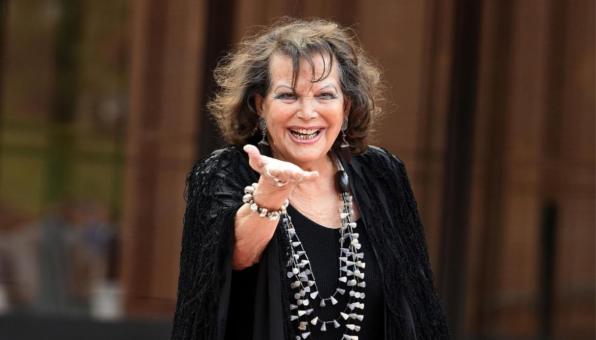 https://wips.plug.it/cips/notizie.virgilio.it/cms/2025/09/claudia-cardinale-morta.jpg