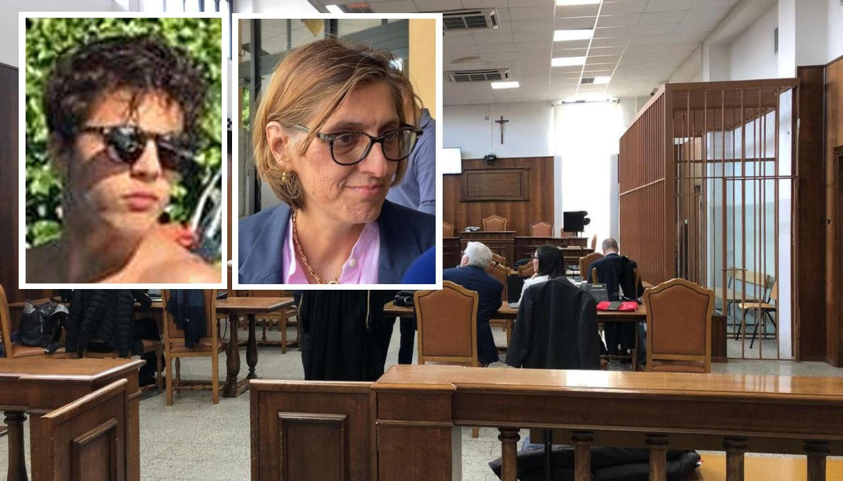 Ciro Grillo condannato per violenza sessuale, le lacrime della ragazza e la reazione di Giulia Bongiorno Ciro Grillo condannato per violenza sessuale, le lacrime della ragazza e la reazione di Giulia Bongiorno