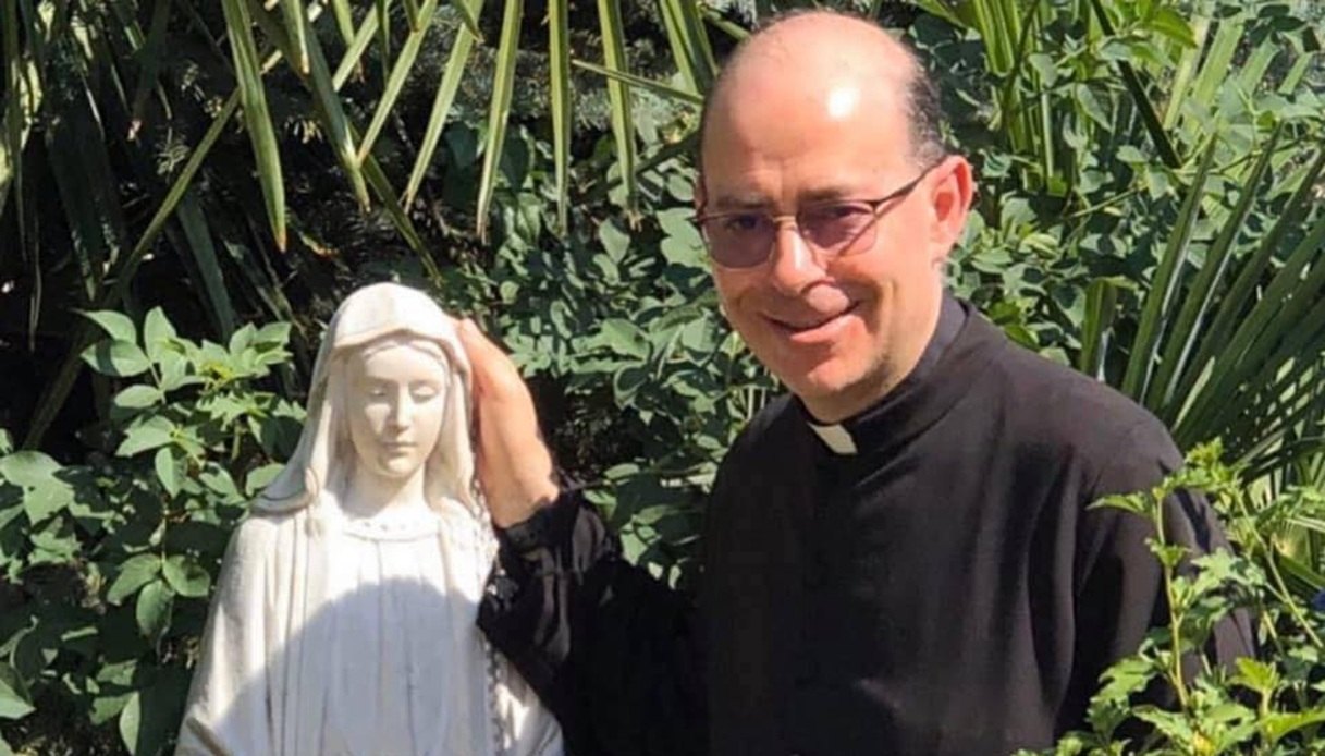 Don Leonardo Maria Pompei sospeso dal vescovo a Sermoneta, aveva organizzato un incontro con i fedeli sul web Don Leonardo Maria Pompei sospeso dal vescovo a Sermoneta, aveva organizzato un incontro con i fedeli sul web