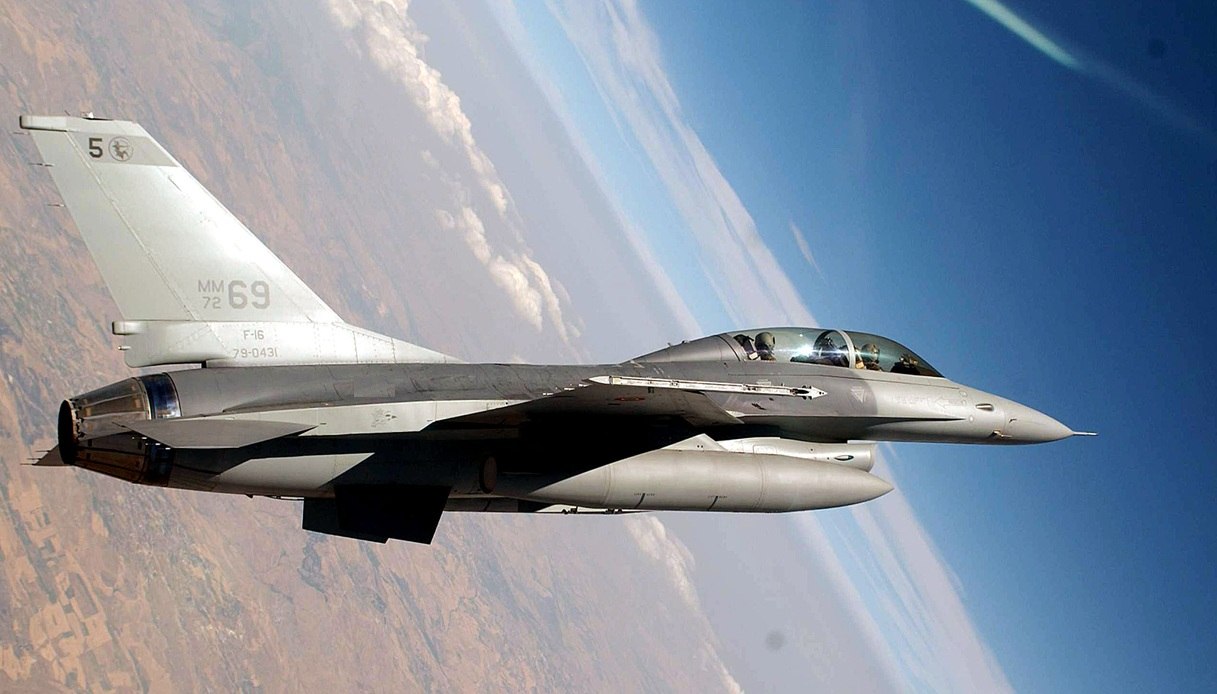 https://wips.plug.it/cips/notizie.virgilio.it/cms/2025/09/droni-russia-polonia-nato-spazio-aereo.jpg
