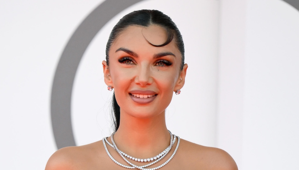 Martina oliveira pelada gostosa called my regular agent and