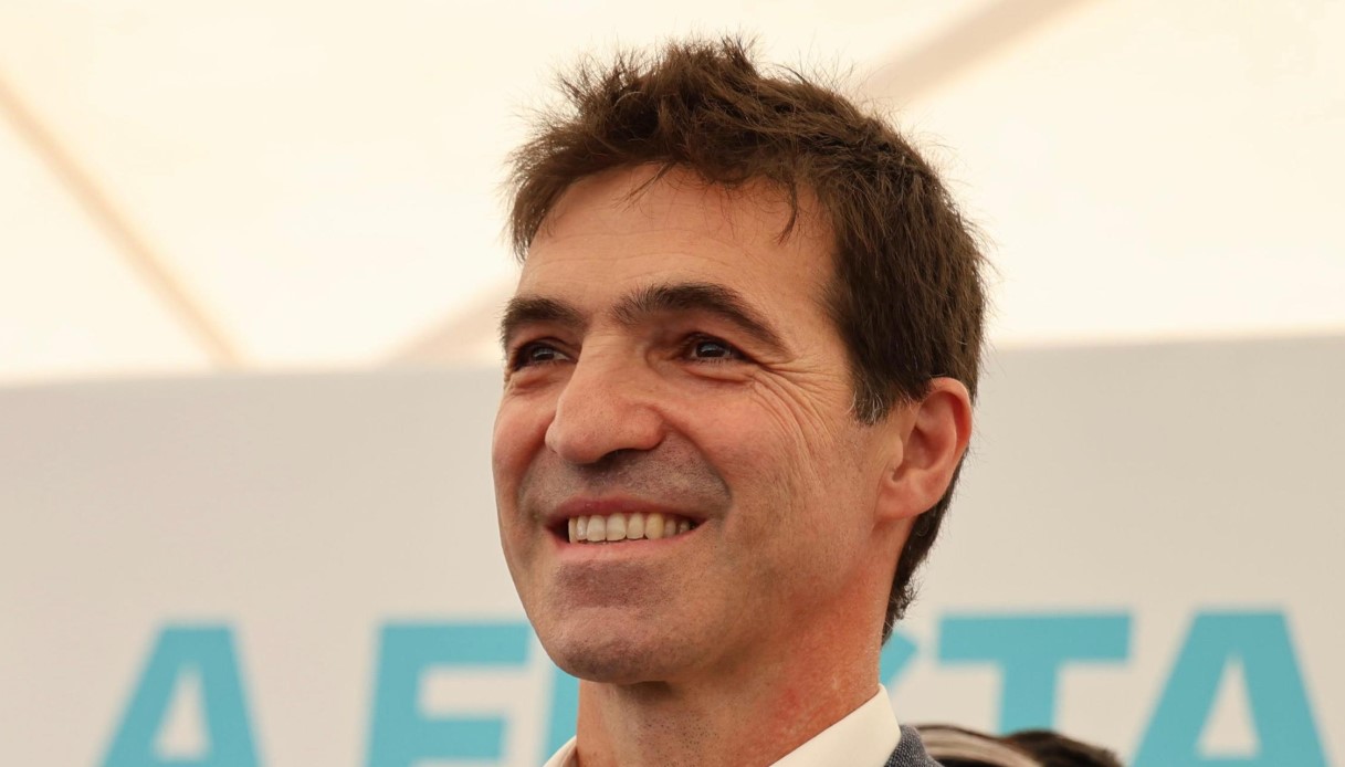 https://wips.plug.it/cips/notizie.virgilio.it/cms/2025/09/elezioni-regionali-marche-francesco-acquaroli.jpg