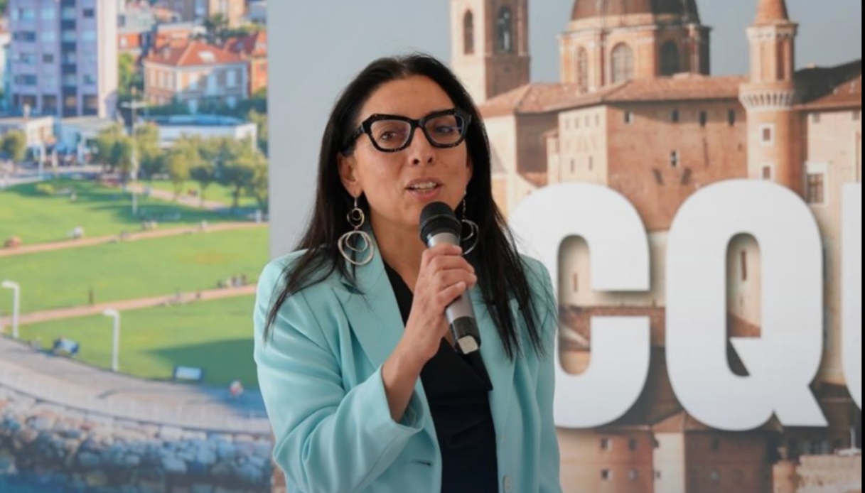 https://wips.plug.it/cips/notizie.virgilio.it/cms/2025/09/elezioni-regionali-marche-spray-candidata-francesca-pantaloni.jpg