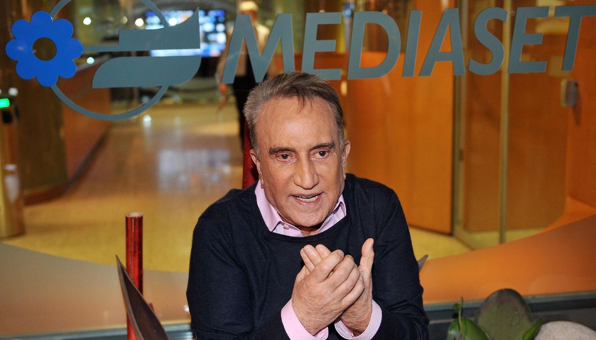 https://wips.plug.it/cips/notizie.virgilio.it/cms/2025/09/emilio-fede-camera-ardente.jpg