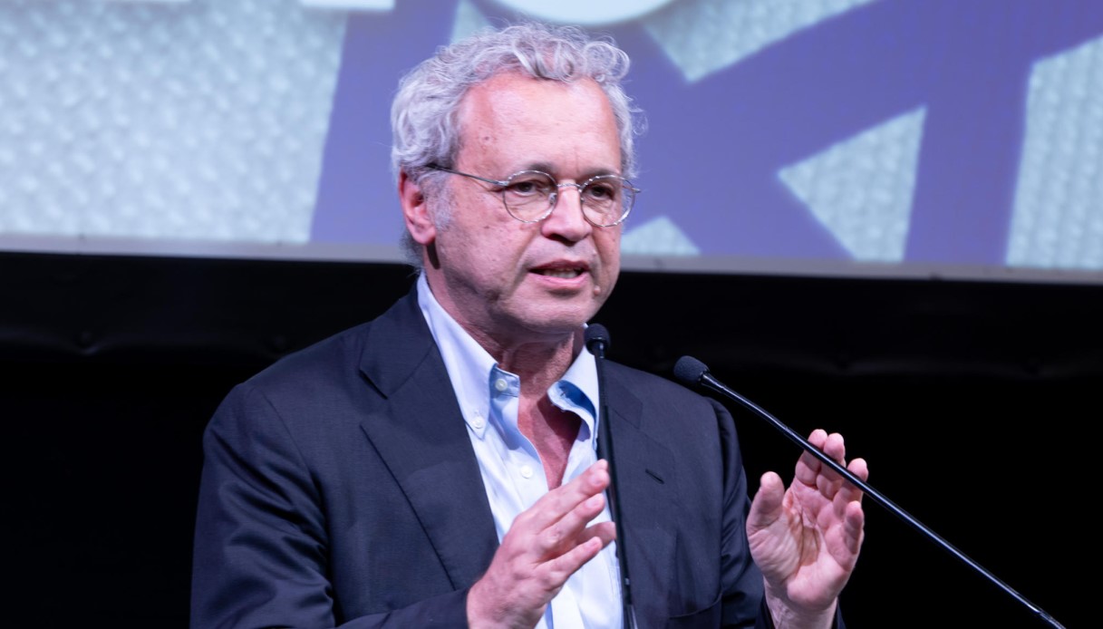 https://wips.plug.it/cips/notizie.virgilio.it/cms/2025/09/enrico-mentana-genocidio-gaza-israele.jpg