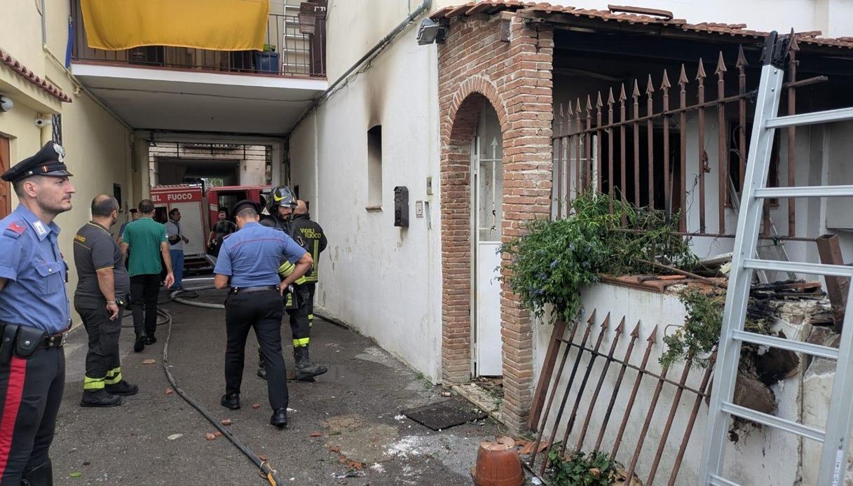 Forte esplosione in appartamento a Meta di Sorrento vicino Napoli, 2 morti: l Forte esplosione in appartamento a Meta di Sorrento vicino Napoli, 2 morti: l