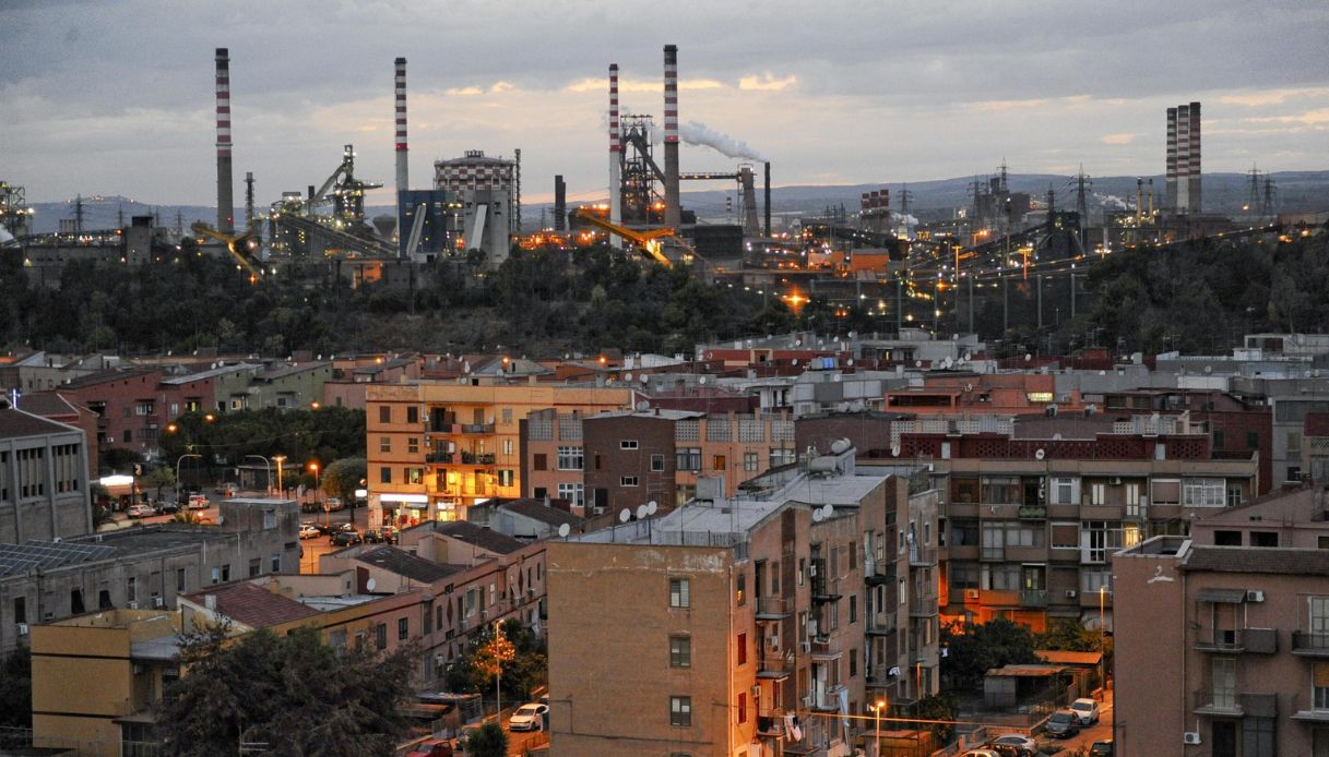 https://wips.plug.it/cips/notizie.virgilio.it/cms/2025/09/ex-ilva-taranto.jpg