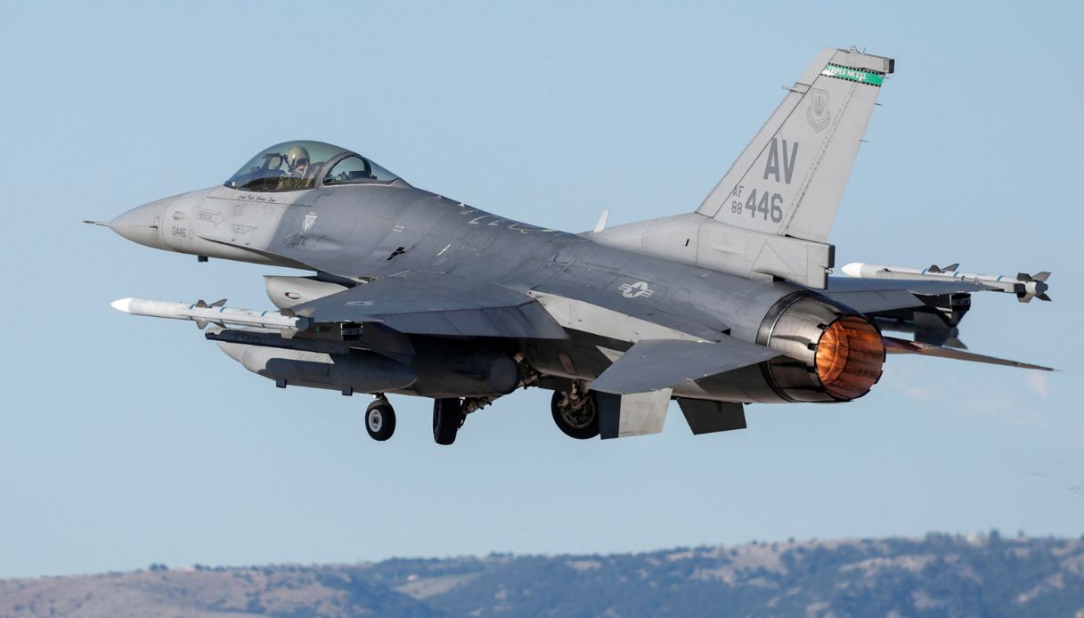https://wips.plug.it/cips/notizie.virgilio.it/cms/2025/09/f35.jpg
