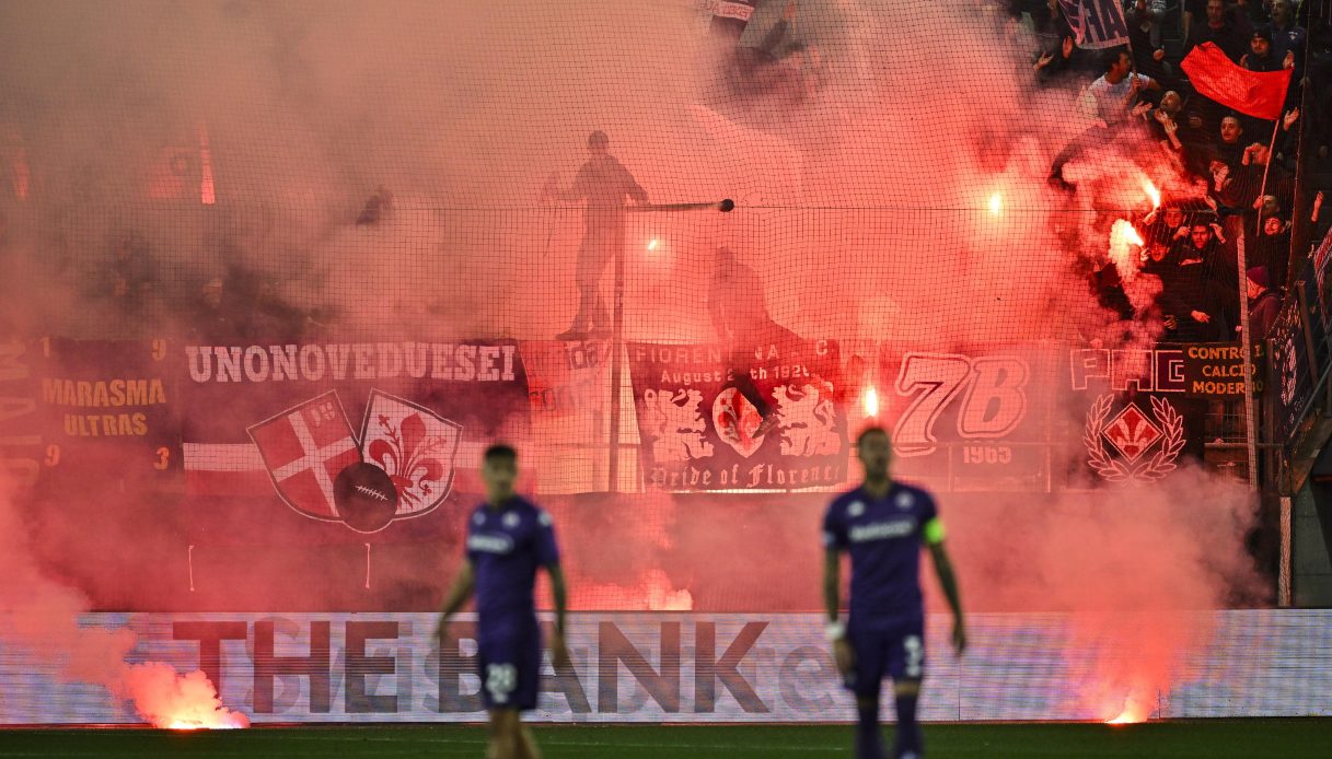 Pisa Fiorentina, scontri in città tra ultras, paura per la protesta dei tifosi viola contro il caro biglietti