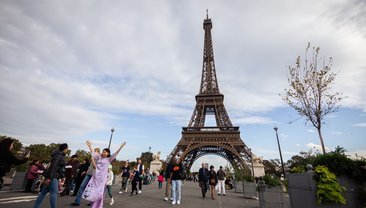https://wips.plug.it/cips/notizie.virgilio.it/cms/2025/09/francia-torre-eiffel.jpg
