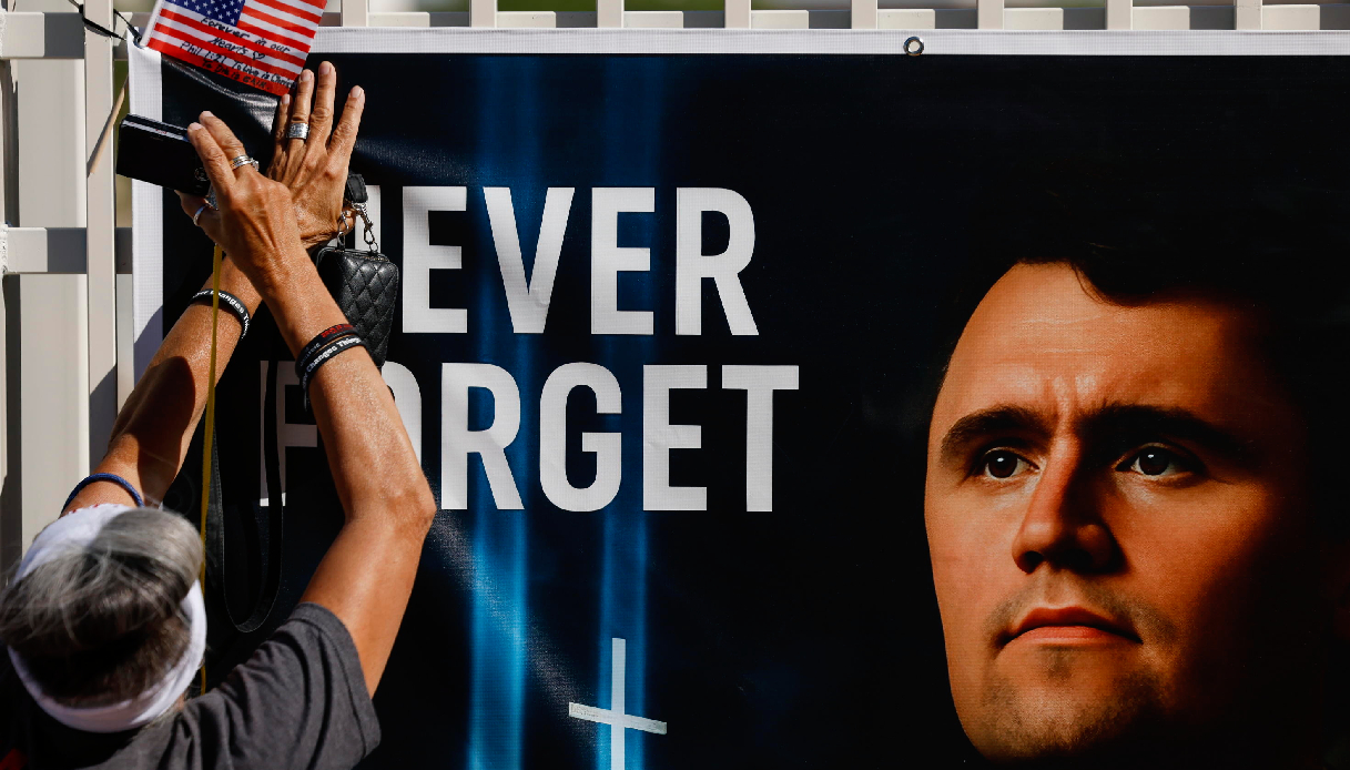 https://wips.plug.it/cips/notizie.virgilio.it/cms/2025/09/funerale-charlie-kirk-2.jpg