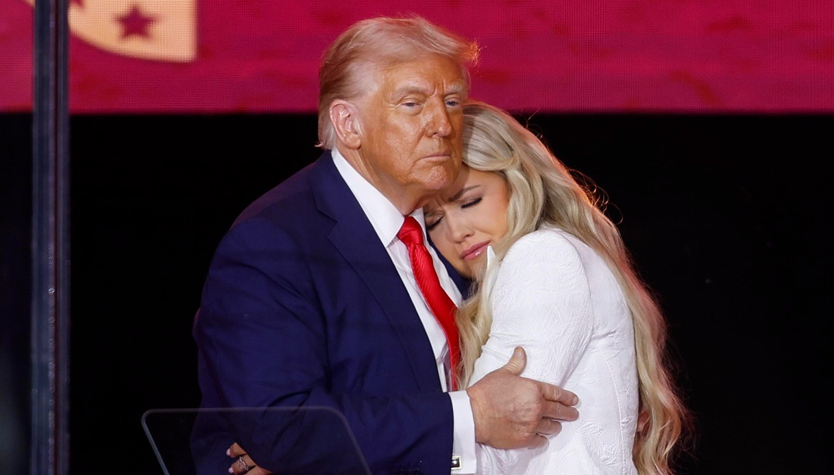 https://wips.plug.it/cips/notizie.virgilio.it/cms/2025/09/funerali-charlie-kirk-erika-donald-trump-discorsi.jpg