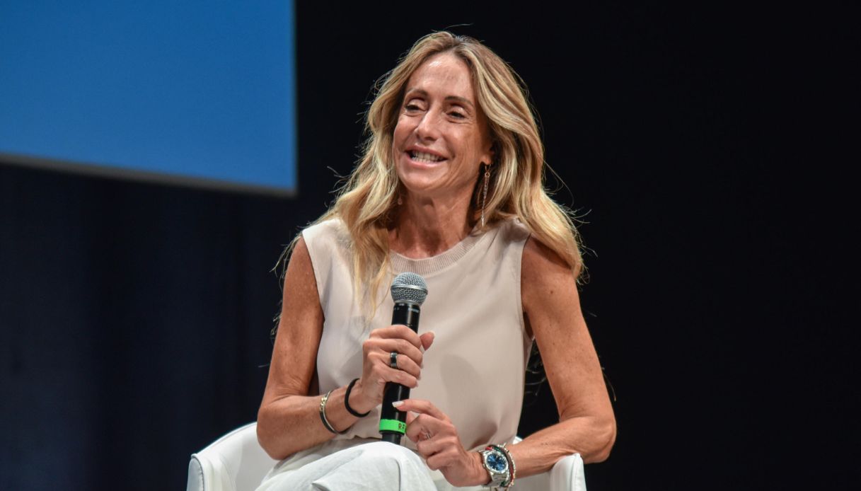 https://wips.plug.it/cips/notizie.virgilio.it/cms/2025/09/giorgia-meloni-sorella-arianna.jpg