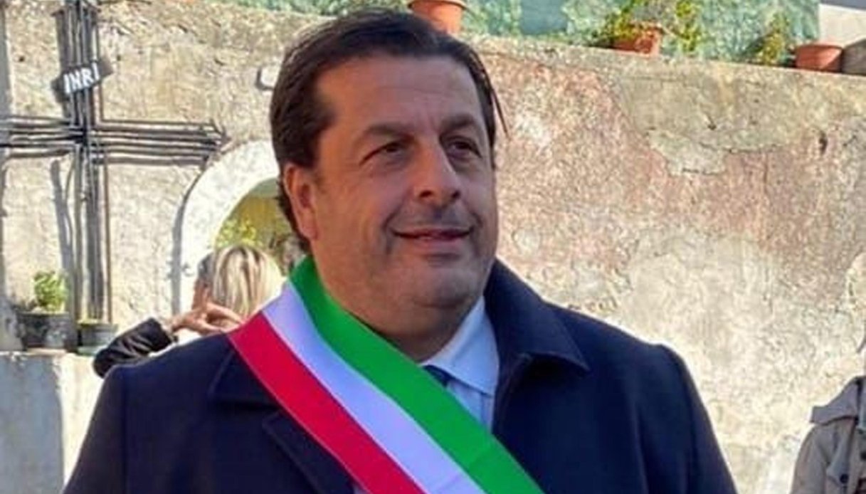 https://wips.plug.it/cips/notizie.virgilio.it/cms/2025/09/giuseppe-guida-sindaco-arienzo-corruzione-caserta.jpg