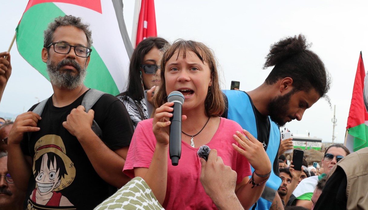 https://wips.plug.it/cips/notizie.virgilio.it/cms/2025/09/greta-thunberg-direttivo-flotilla-manifesto.jpg