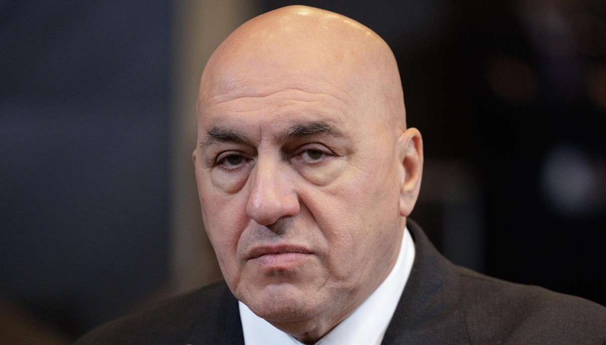 https://wips.plug.it/cips/notizie.virgilio.it/cms/2025/09/guido-crosetto-attacco-hacker.jpg