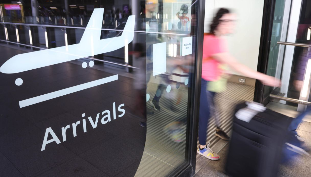 https://wips.plug.it/cips/notizie.virgilio.it/cms/2025/09/heathrow-aeroporto.jpg