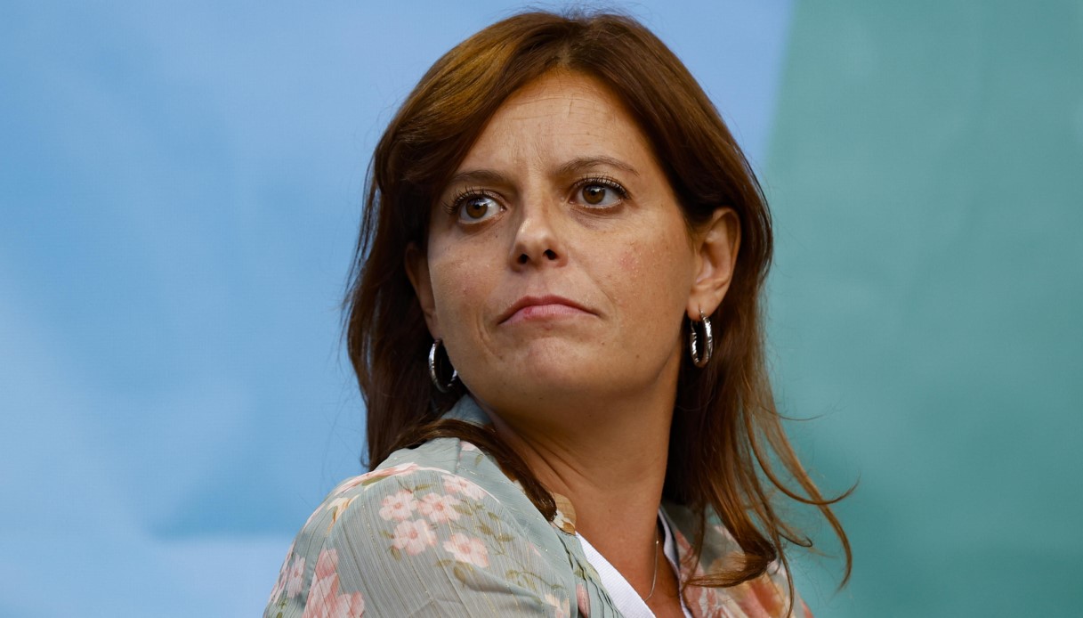 https://wips.plug.it/cips/notizie.virgilio.it/cms/2025/09/ilaria-salis-revoca-immunita-orban.jpg