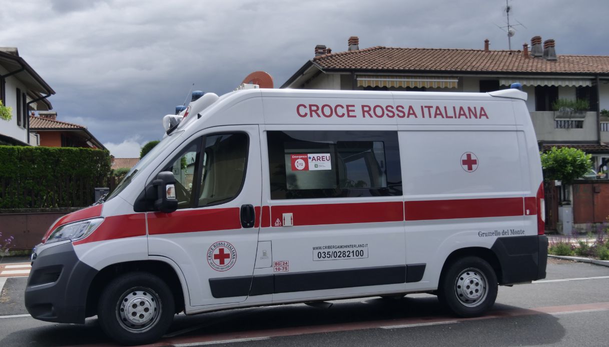 Incidente a Trezzano sul Naviglio, 23enne sbalzata fuori dall’auto da pirati della strada: avevano proiettili Incidente a Trezzano sul Naviglio, 23enne sbalzata fuori dall’auto da pirati della strada: avevano proiettili