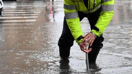 Nubifragio all'Isola d'Elba e allagamenti a Portoferraio dopo il forte temporale, auto sott'acqua e disagi