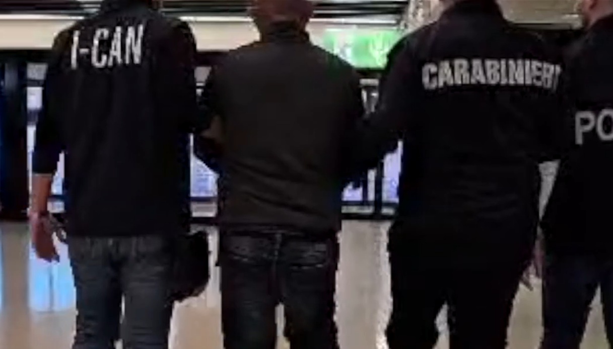 chi 232 il latitante della 8216ndrangheta sebastiano signati estradato in italia deve scontare 28 anni video