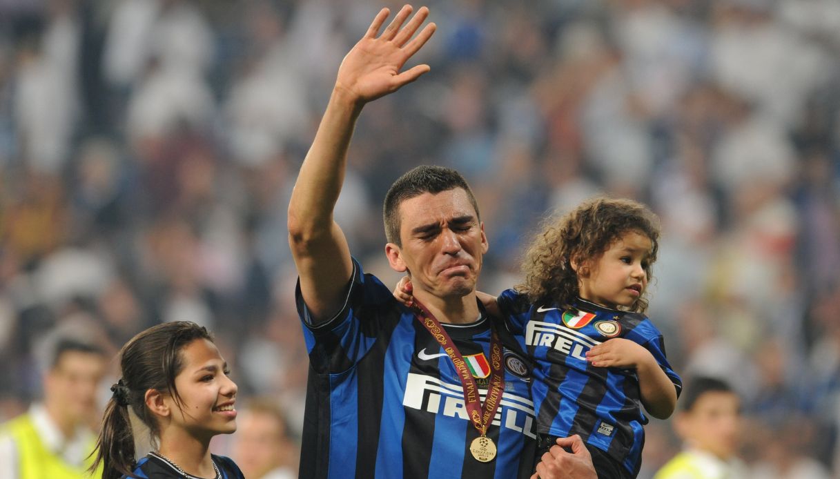 https://wips.plug.it/cips/notizie.virgilio.it/cms/2025/09/lucio-inter-juventus-incidente-ustioni.jpg