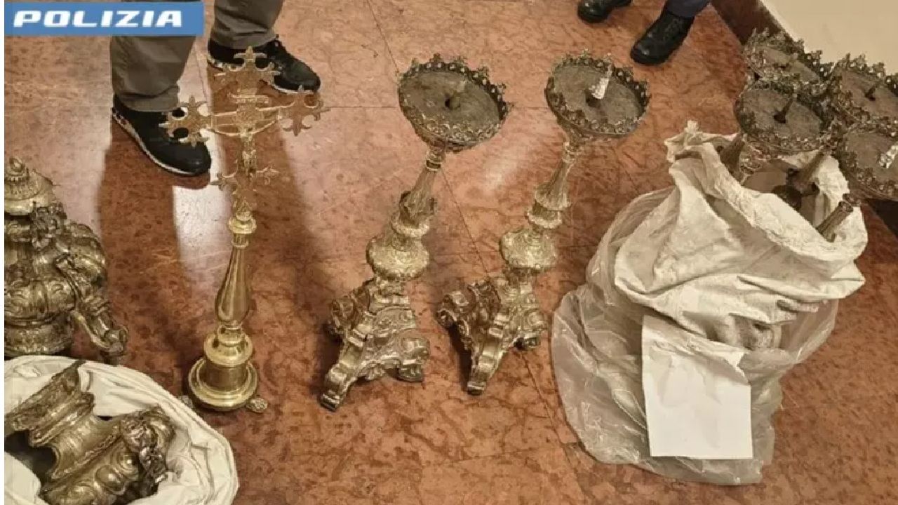 Oggetti sacri rubati a Bergamo spuntano a Milano in sacchi lasciati in strada, come sono stati scoperti Oggetti sacri rubati a Bergamo spuntano a Milano in sacchi lasciati in strada, come sono stati scoperti