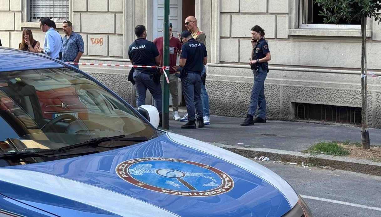 Uomo trovato carbonizzato nel Milanese, la polizia ferma tre persone accusate di omicidio tra cui una donna Uomo trovato carbonizzato nel Milanese, la polizia ferma tre persone accusate di omicidio tra cui una donna