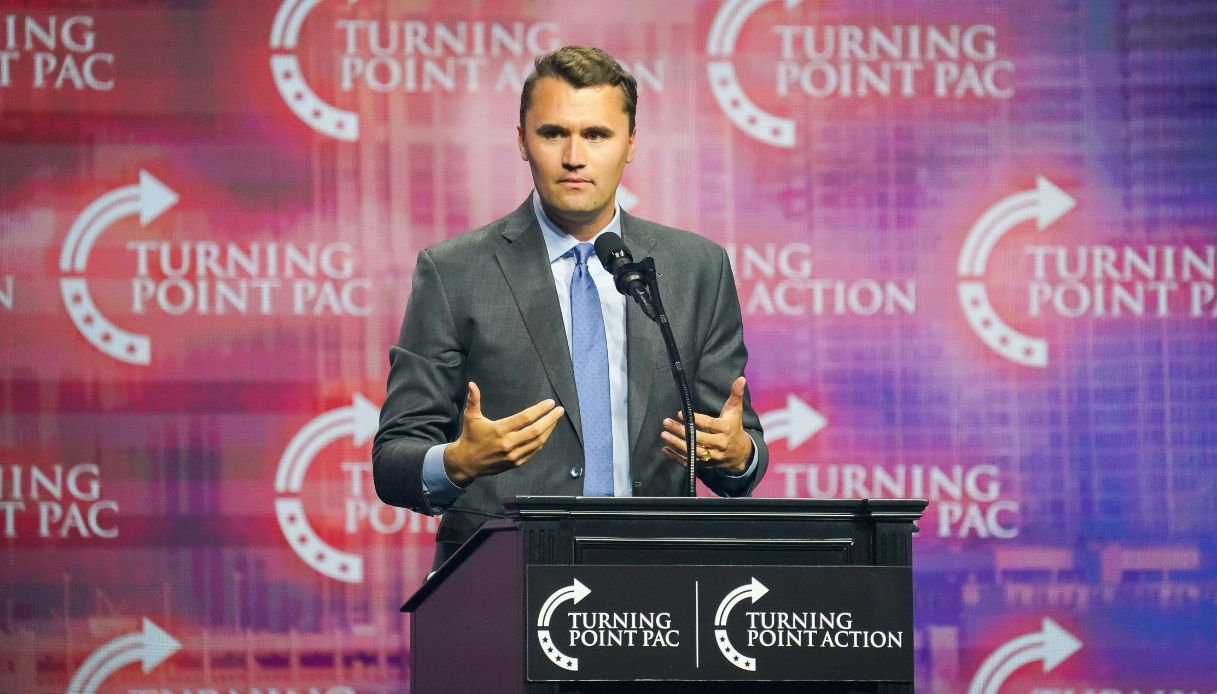 https://wips.plug.it/cips/notizie.virgilio.it/cms/2025/09/morto-charlie-kirk.jpg