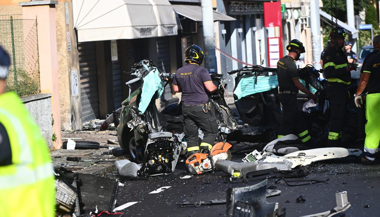 Morto nello schianto contro un palo a Bologna, era inseguito dalla polizia: le foto dell Morto nello schianto contro un palo a Bologna, era inseguito dalla polizia: le foto dell