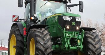 neonato-morto-saint-pierre-aosta-trattore