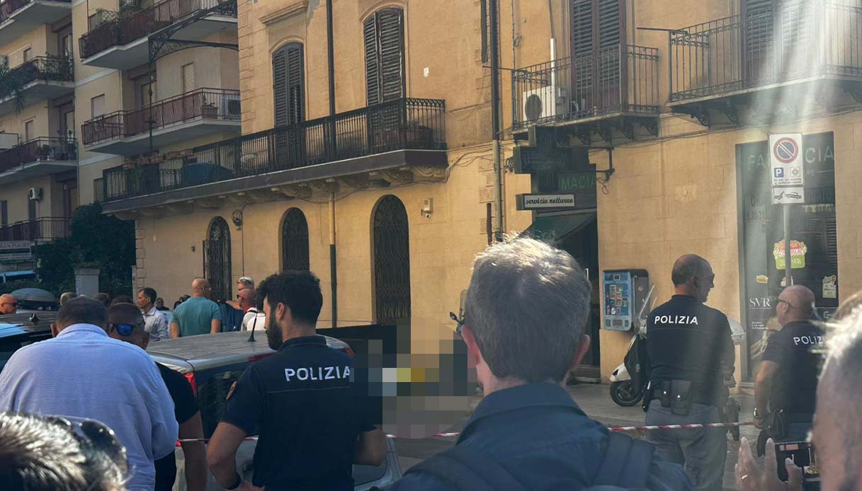 Omicidio di Stefano Gaglio a Palermo in farmacia, 39enne colpito alla schiena: le immagini dopo l