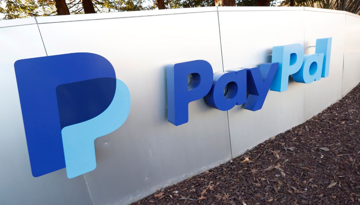 https://wips.plug.it/cips/notizie.virgilio.it/cms/2025/09/paypal-paga-rate.jpg