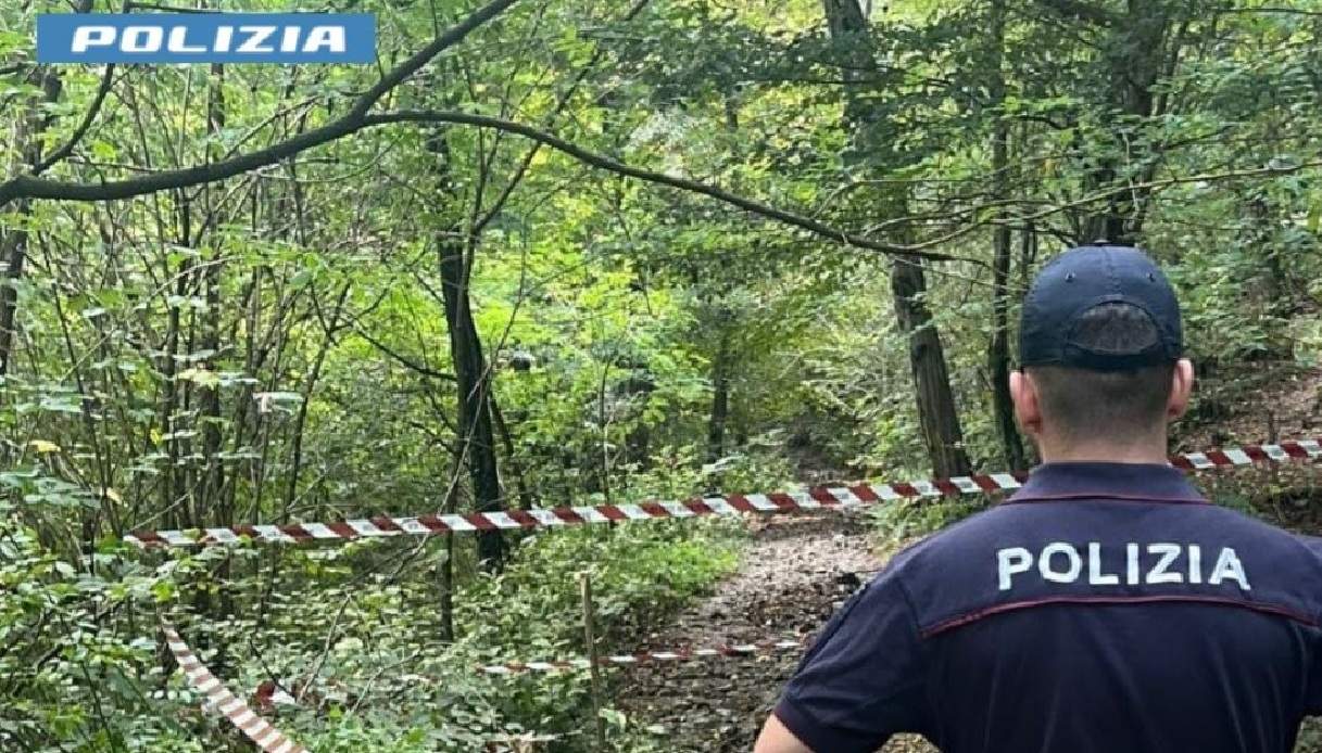 Emerge un ordigno bellico da cannone a Como, a scoprirlo un cittadino: artificieri in azione