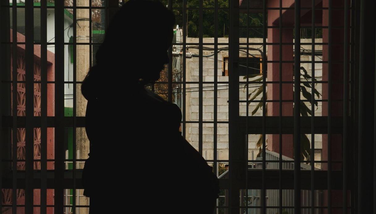 Donna scarcerata a Prato, ha scontato la condanna per aver avuto un figlio da un 14enne a cui dava ripetizioni