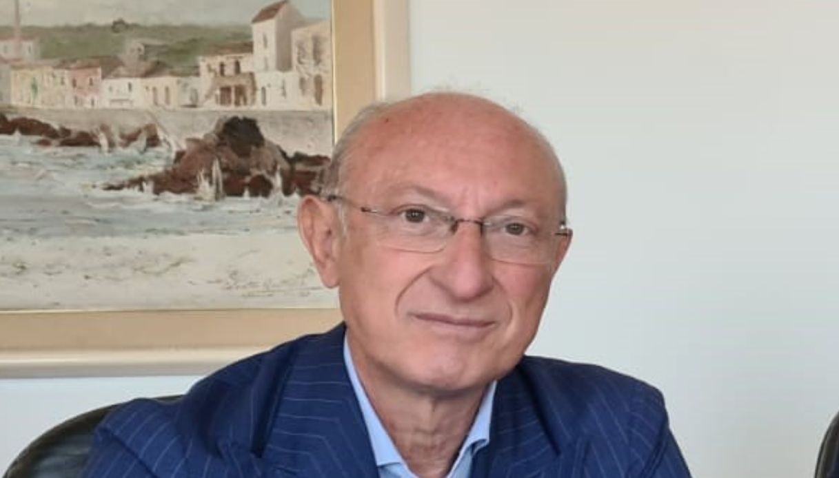 https://wips.plug.it/cips/notizie.virgilio.it/cms/2025/09/primario-giuseppe-angelo-reina-violenza-sessuale-paterno.jpg