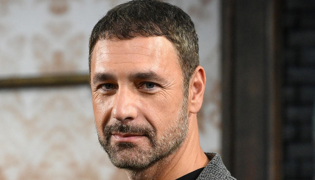https://wips.plug.it/cips/notizie.virgilio.it/cms/2025/09/raoul-bova-martina-ceretti-audio.jpg