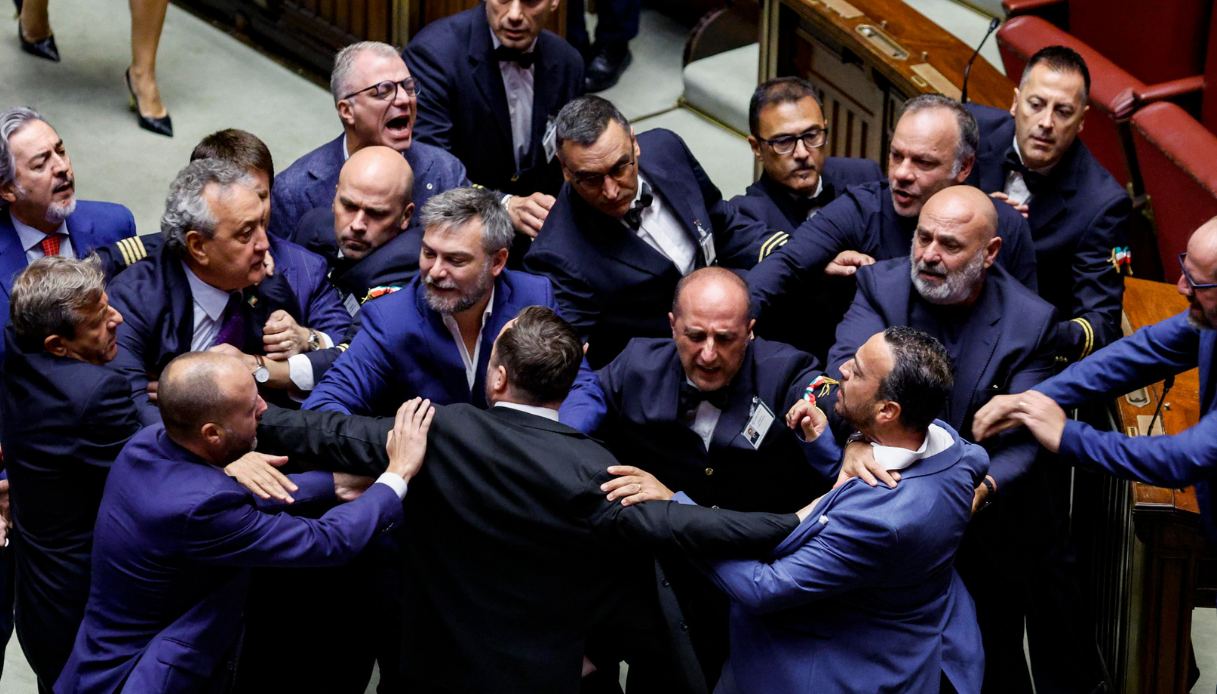 https://wips.plug.it/cips/notizie.virgilio.it/cms/2025/09/riforma-giustizia-separazione-carriere-camera-bagarre.jpg