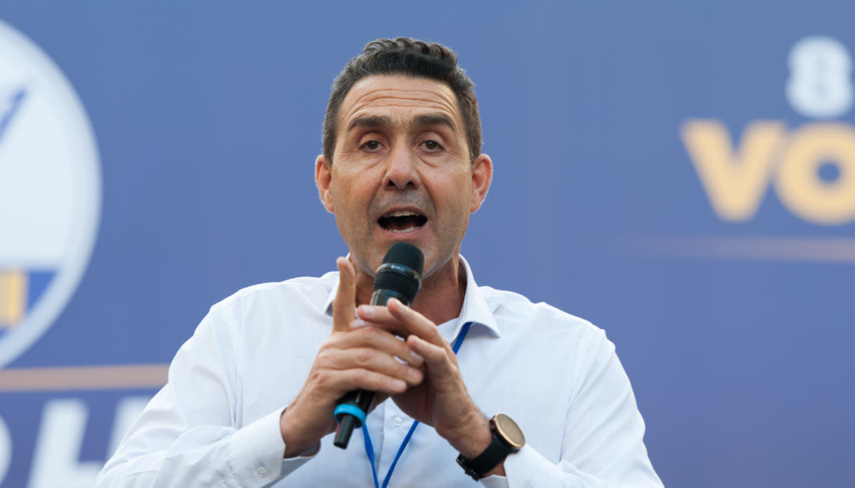 https://wips.plug.it/cips/notizie.virgilio.it/cms/2025/09/roberto-vannacci-lega.jpg