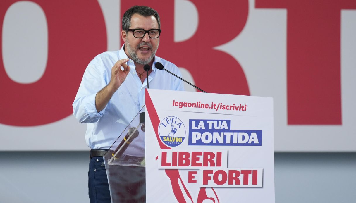 https://wips.plug.it/cips/notizie.virgilio.it/cms/2025/09/salvini-pontida-confini.jpg
