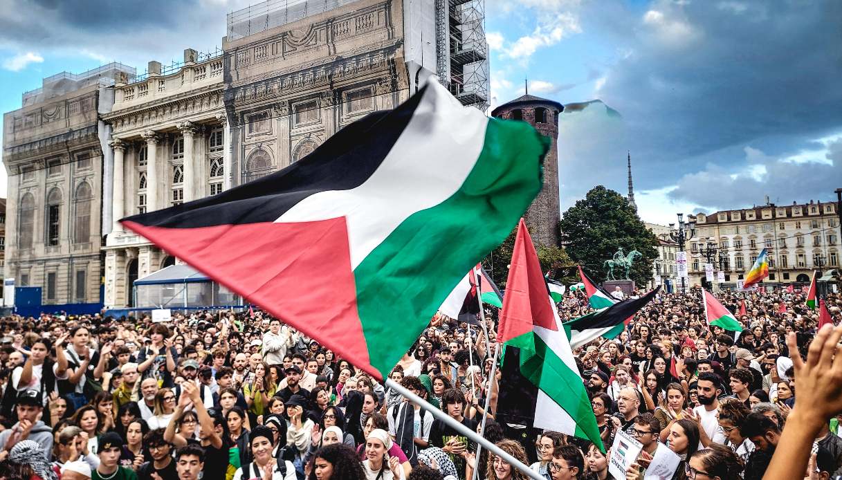 https://wips.plug.it/cips/notizie.virgilio.it/cms/2025/09/sciopero-generale-gaza-usb-1.jpg