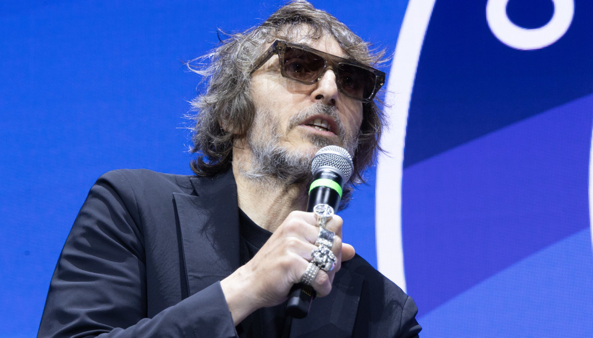 https://wips.plug.it/cips/notizie.virgilio.it/cms/2025/09/scorta-meloni-salvini-tajani-cruciani.jpg