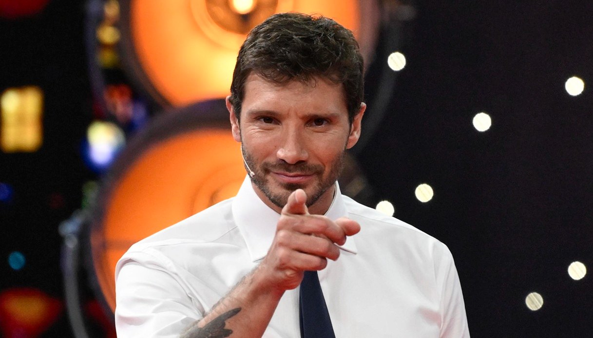 Stefano De Martino e il video intimo con la fidanzata rubato e