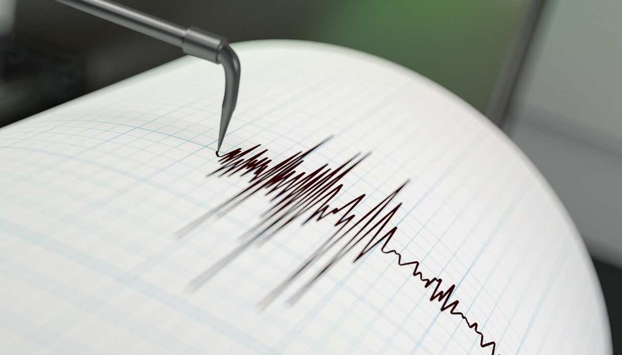 Sismografo mentre rileva un terremoto