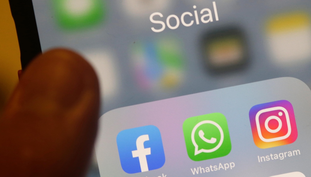 https://wips.plug.it/cips/notizie.virgilio.it/cms/2025/09/whatsapp-down.jpg
