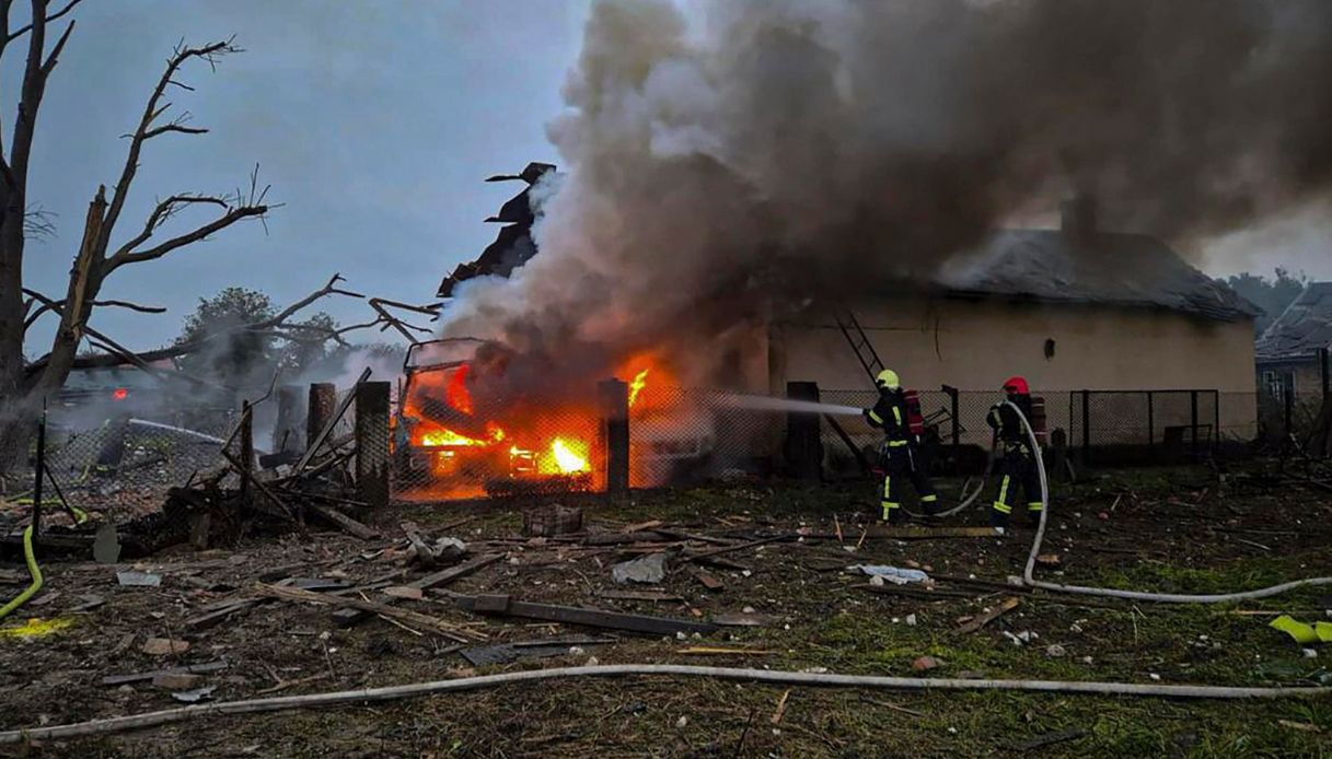 https://wips.plug.it/cips/notizie.virgilio.it/cms/2025/10/110-attivisti-italiani-raid-russo-ucraina-treno.jpg