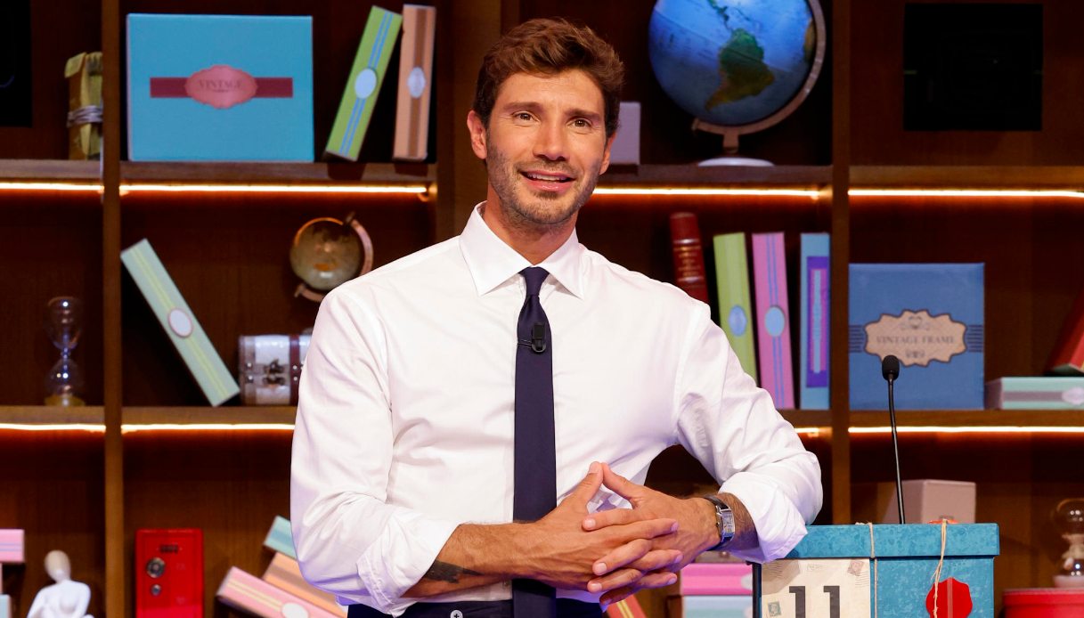 https://wips.plug.it/cips/notizie.virgilio.it/cms/2025/10/affari-tuoi-stefano-de-martino-non-va-in-onda-stasera.jpg