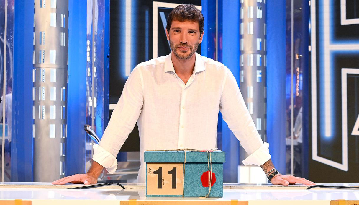 stefano de martino conduttore affari tuoi
